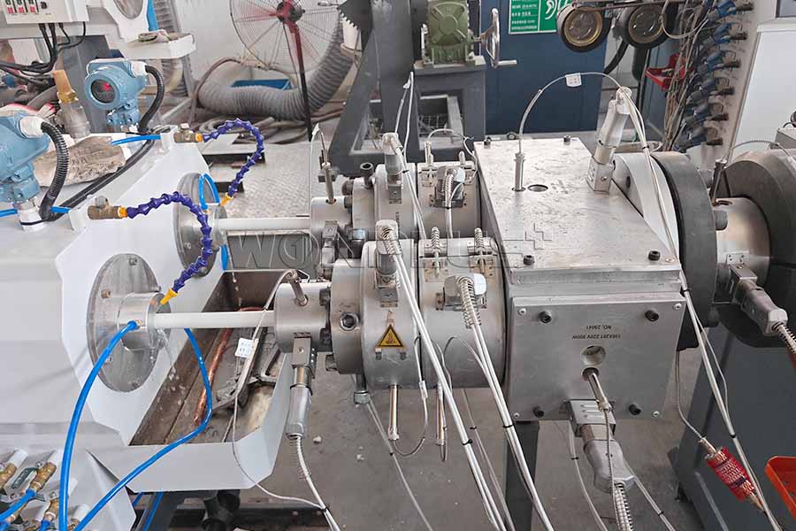 Maximisez votre production avec la ligne d'extrusion de tuyaux en PVC à double sortie WONPLUS